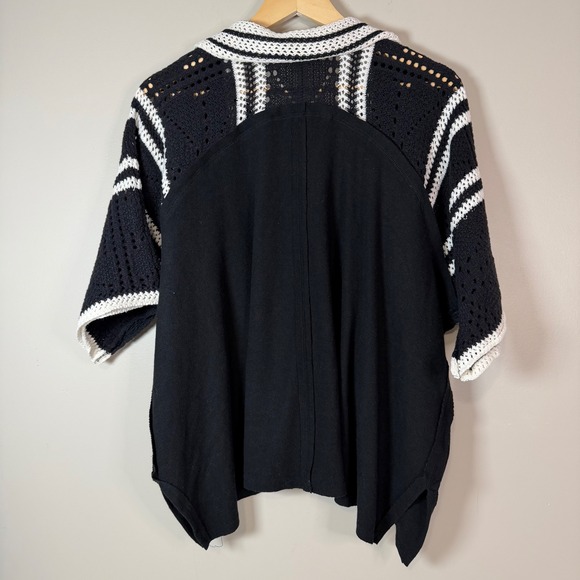 URBAN DAIZY Womens Relaxed Fit Med Black & White Crochet Button Up Sweater Boho - Picture 2 of 8
